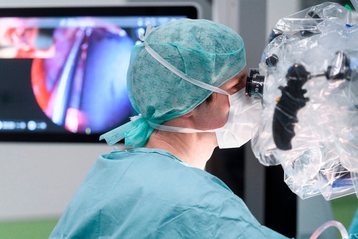 Neurochirurgie-Hotline zum Welthirntumortag / Experten der Neurochirurgie am RHÖN-KLINIKUM Campus Bad Neustadt beantworten telefonisch Fragen am 8. Juni