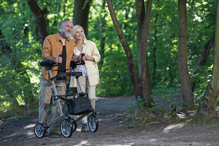 Der SUV unter den Arthritis-Rollatoren / Navigator Air bietet Abenteurern Mobilität im Outdoorbereich